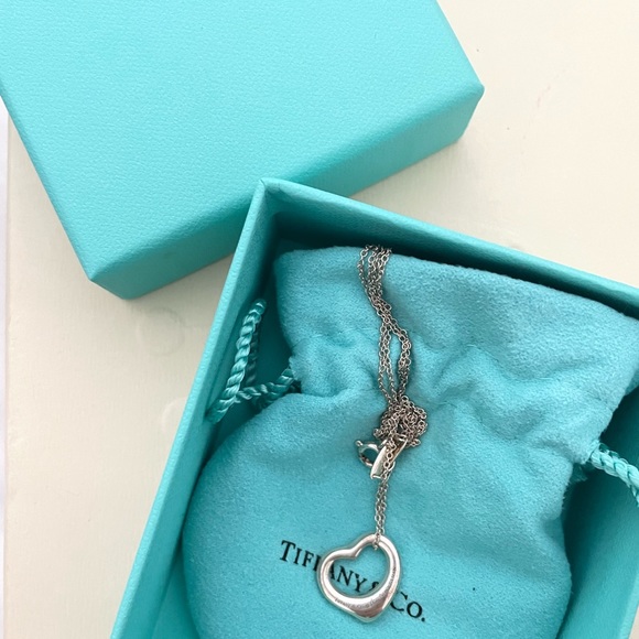 Tiffany Elsa Peretti Open Heart Pendant - Picture 2 of 5